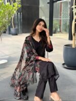 Neda floral black suit - Image 3